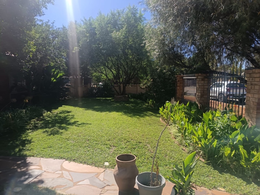 4 Bedroom Property for Sale in Heuwelsig Northern Cape